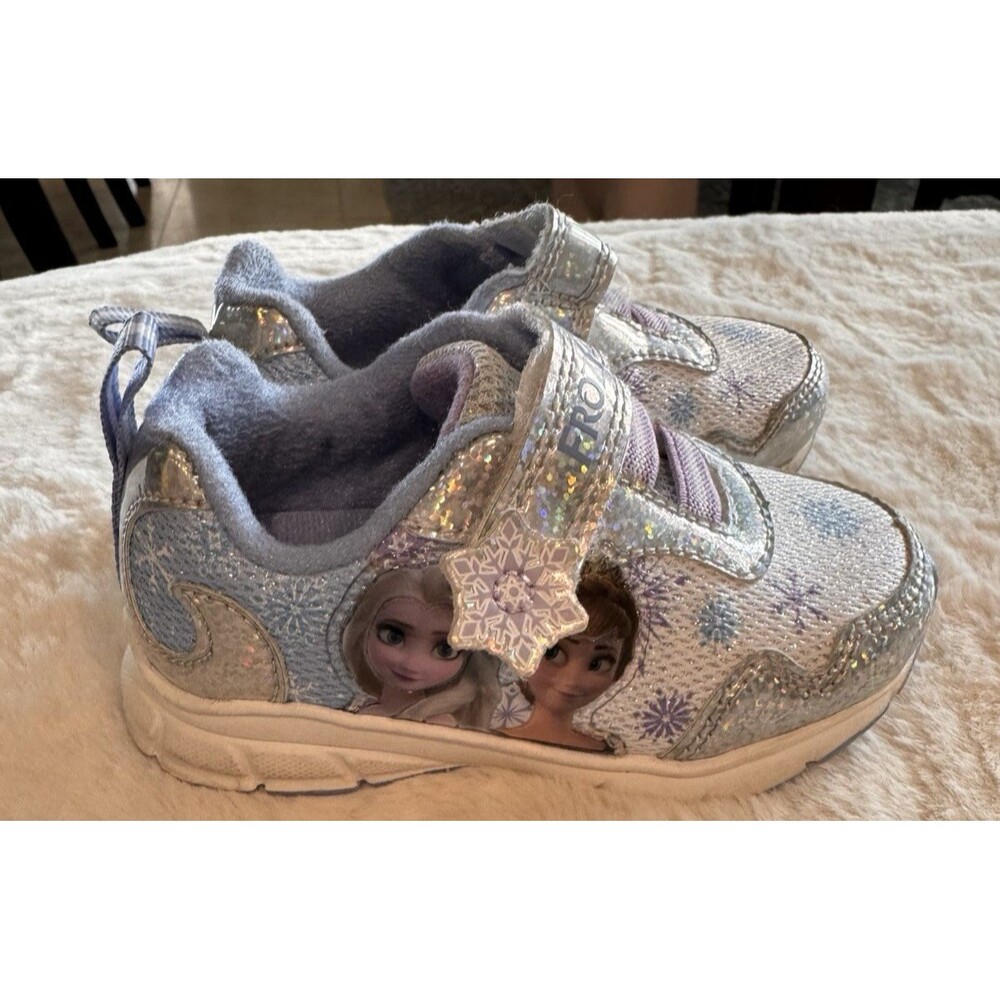 Disney’s Frozen 2 Anna & Elsa Toddler Girl’s Light-up Shoes Light Blue Size 6